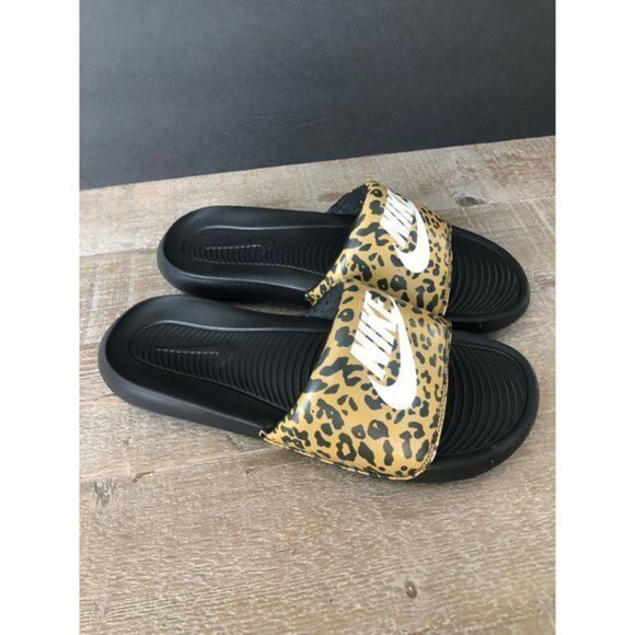 Nike Victori One Women's animal  Print Slides shoes size 11 - Picture 3 of 5